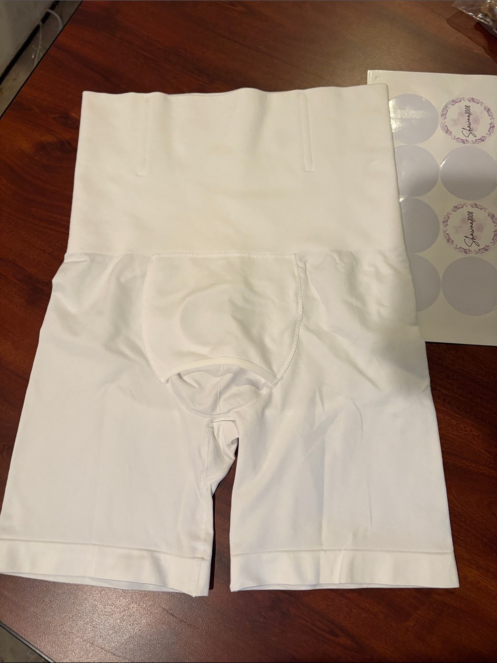 Men’s High-Waist White Shapewear Shorts xl